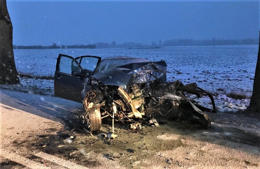 25-letni kierujący BMW doprowadził do wypadku po tym jak zaczął wyprzedzać wypadek Wiadomości
