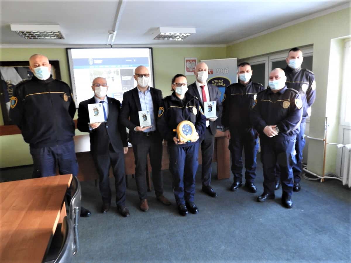 Pierwszy defibrylator w olsztyńskiej straży miejskiej zdrowie Wiadomości