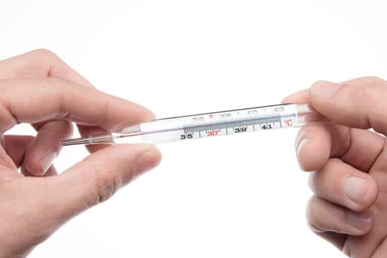 Sondaż: ponad połowa Polaków nie chce mierzyć temperatury przy podejrzeniu zakażenia COVID-19