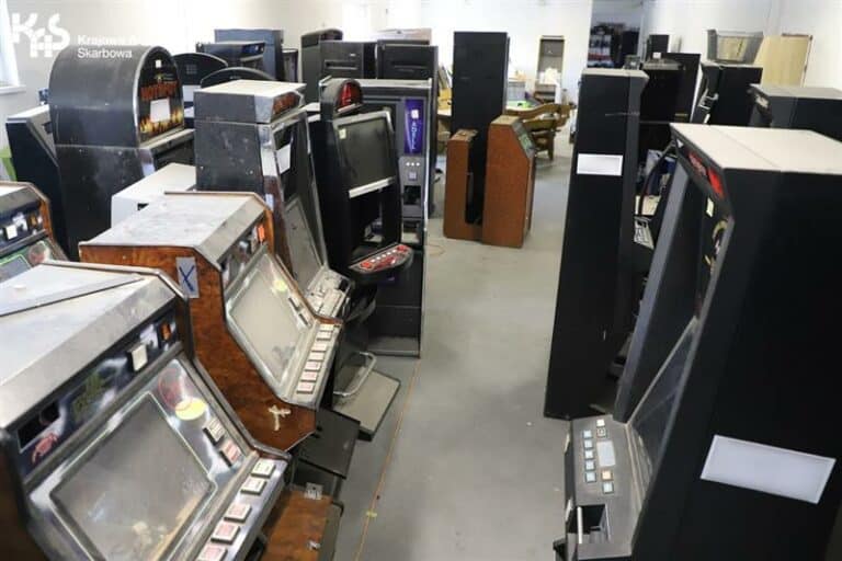 Ujawnili fabrykę nielegalnych automatów