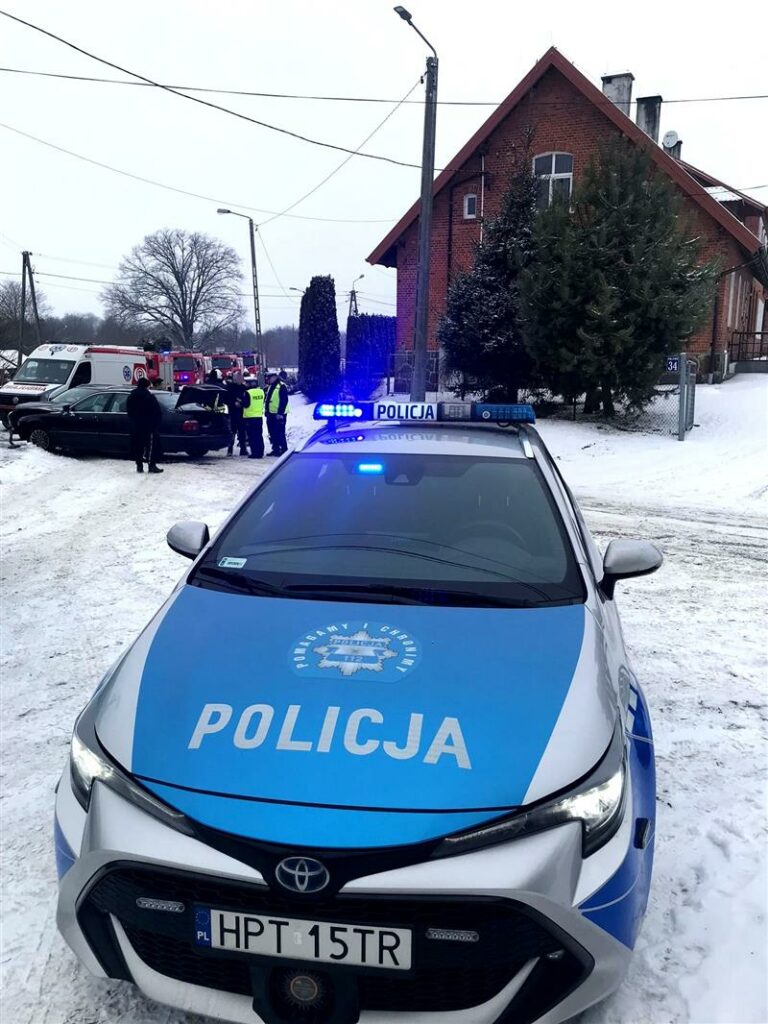 23-letni kierowca pojazdu marki BMW sprawcą kolizji wypadek Szczytno, Wiadomości