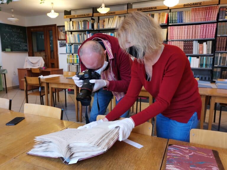 Listy z Archiwum Archidiecezji Warmińskiej zostały zakonserwowane