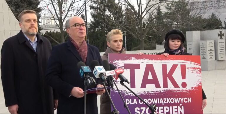 Lewica chce obowiązkowych szczepień dla dorosłych przeciw COVID-19, niezaszczepieni podlegaliby karze grzywny