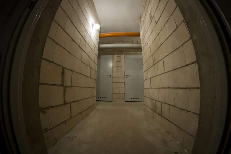 Policjant złapał sąsiada, kt&oacute;ry okradł mu piwnicę