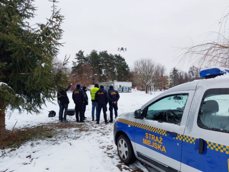 Palisz odpadami w piecu? Będzie miał problemy, bo strażnicy sprawdzą to dronem