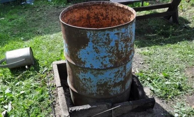 Najpierw bito ofiarę, potem więziono ją w gorącej beczce