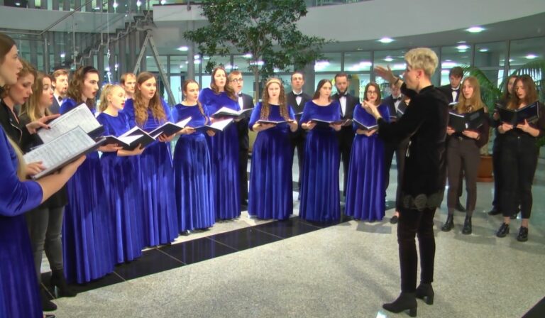 Bibliotekarze i kadra UWM nagrali autorskie pastorałki