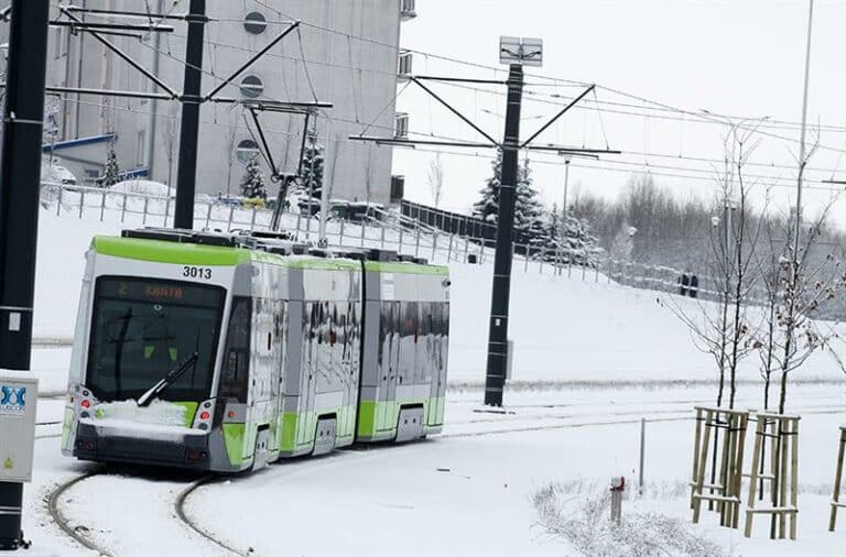 Ruch tramwajowy wstrzymany. Pękła szyna