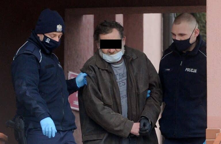 Rzeźbiarz wbił fotografowi siekierę w głowę