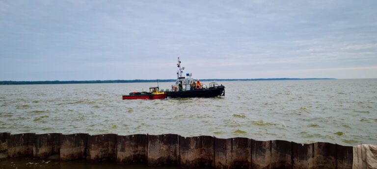 Do zasypu grobli sztucznej wyspy na Zalewie Wiślanym zostanie użyte milion ton piasku