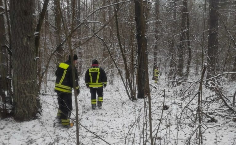 Olsztyn. W zabagnionym terenie odnaleziono ciało mężczyzny