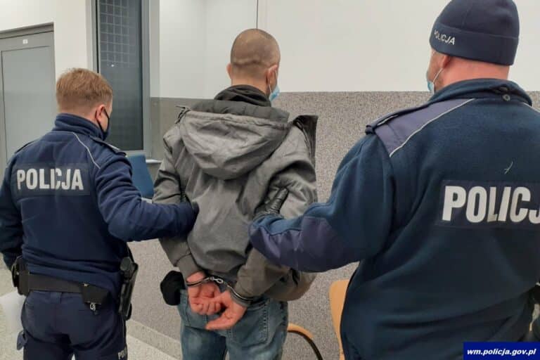 Napadł na schorowanego i samotnego 70-latka w jego domu. Emeryta oblewał wrzątkiem