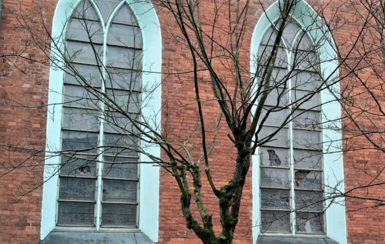 Do aresztu trafił 24-latek podejrzany o zniszczenie witraży w kościele