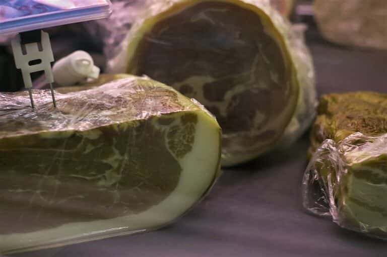 Policjanci rozwiązali zagadkę włamani i kradzieży z lod&oacute;wki wędlin sprzed trzech lat