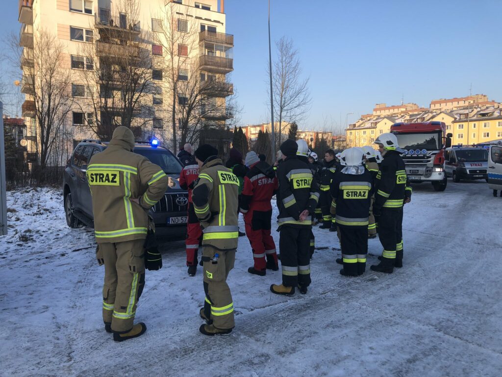 Trwa akcja policji i strażaków na osiedlu Generałów poszukiwany Olsztyn, Wiadomości