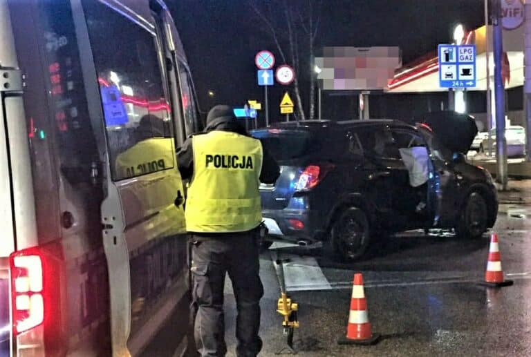 Kolizja pod Orlenem na ul. Bałtyckiej. Nagranie ITS