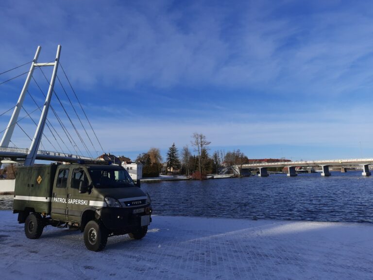 Niewybuch podjęty z dna jeziora Mikołajskiego