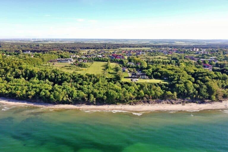 Spokojne i atrakcyjne pod względem położenia miejsce nad Bałtykiem- Jastrzębia Góra