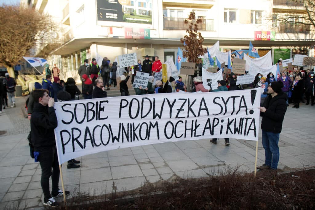 Urzędnicy pikietowali ratusz: "Jaki prezydent takie pensje" protest Olsztyn, TOP, Wiadomości