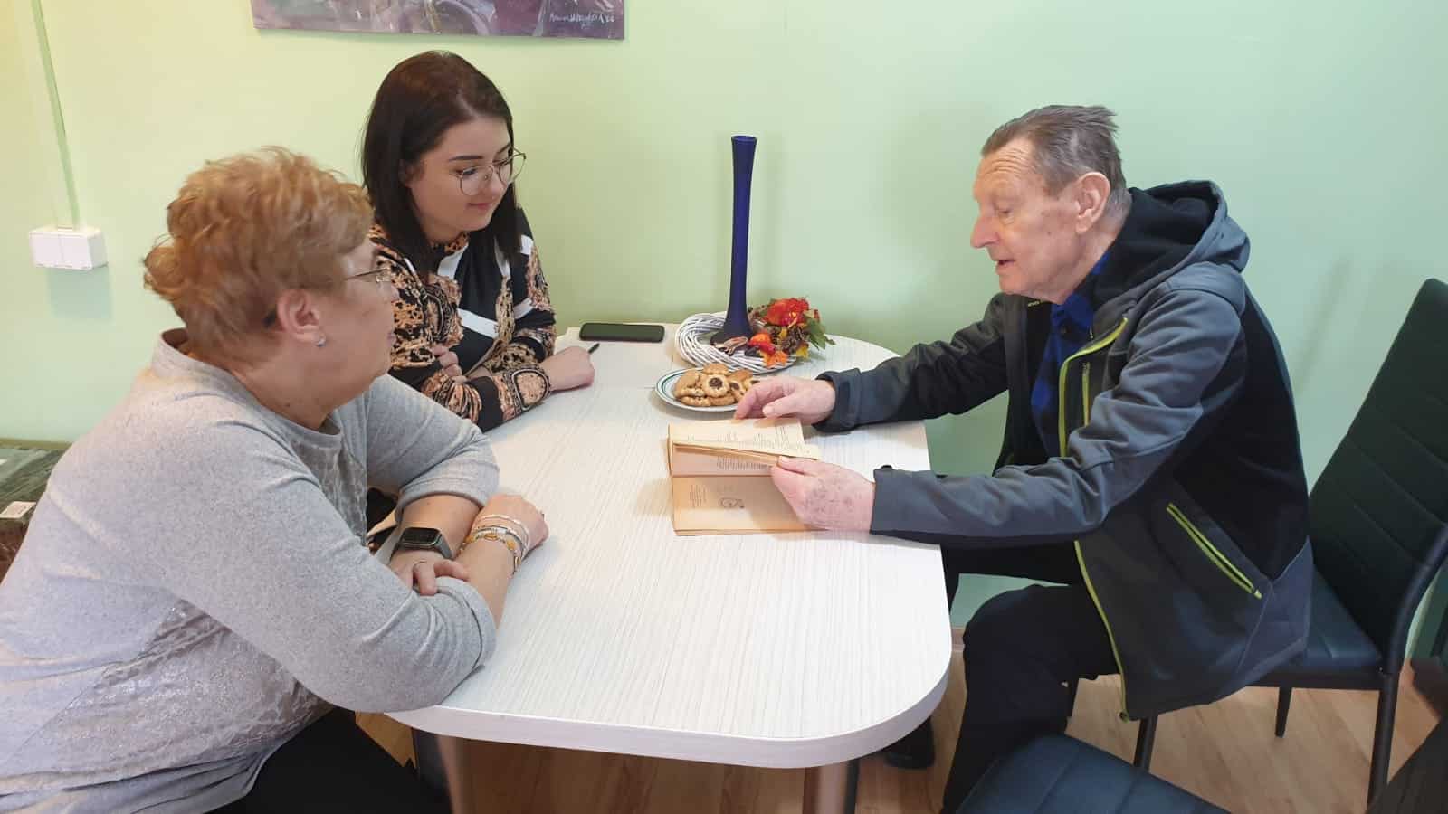 Książka wróciła do biblioteki po 69 latach, stan idealny kultura Olsztyn, Wiadomości, zShowcase