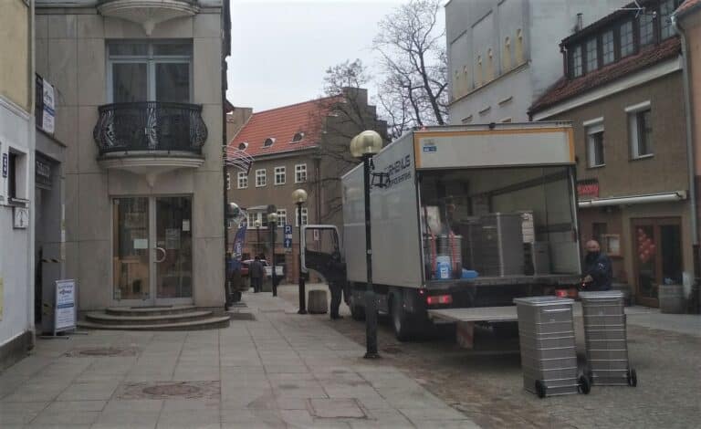 Z olsztyńskiego Starego Miasta znika salon Plusa