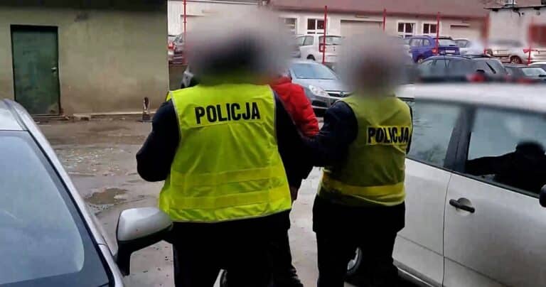 Rozb&oacute;j pod sklepem w Olsztynie. Napastnik zaatakował dw&oacute;ch mężczyzn