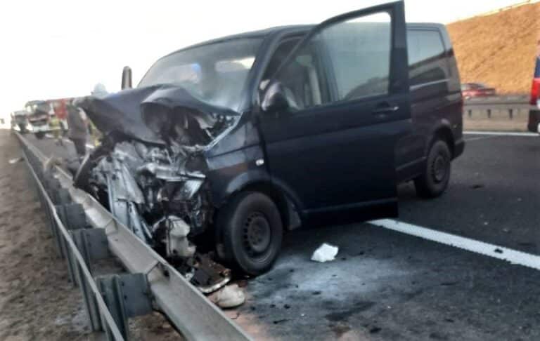 Bus z Ukraińcami zderzył się z tirem, ranni trafili do szpitala