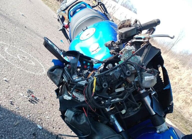 Wypadek z udziałem motocyklisty. Sprawca uciekł i jest poszukiwany