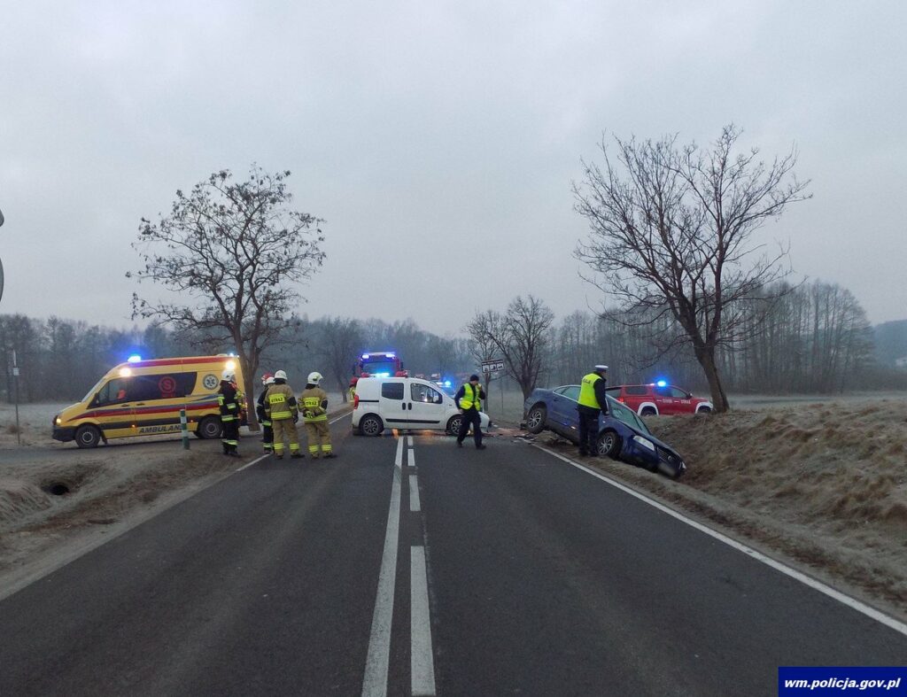 Kierujący VW passatem nie ustąpił pierwszeństwa przejazdu kierującej fiatem wypadek Nowe Miasto Lubawskie, Wiadomości
