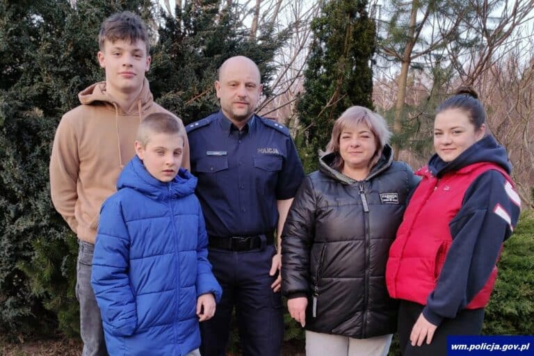 Olsztyński policjant pom&oacute;gł ukraińskiej rodzinie