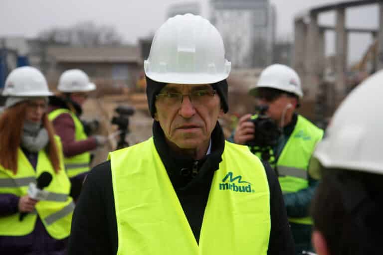 Przebudowa Uranii w Olsztynie zagrożona: Ukraińcy wyjechali, brakuje rąk do pracy