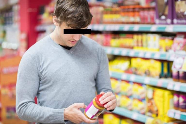 Jak skończyła się ta historia? Kradł w sklepie, a obok stał emerytowany policjant i funkcjonariusz po służbie