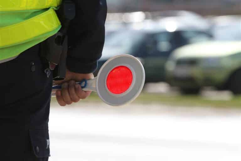 Kobieta źle wyprzedzała inne pojazdy na ul. Bukowskiego. Może to ją kosztować nawet 30 tys. złotych