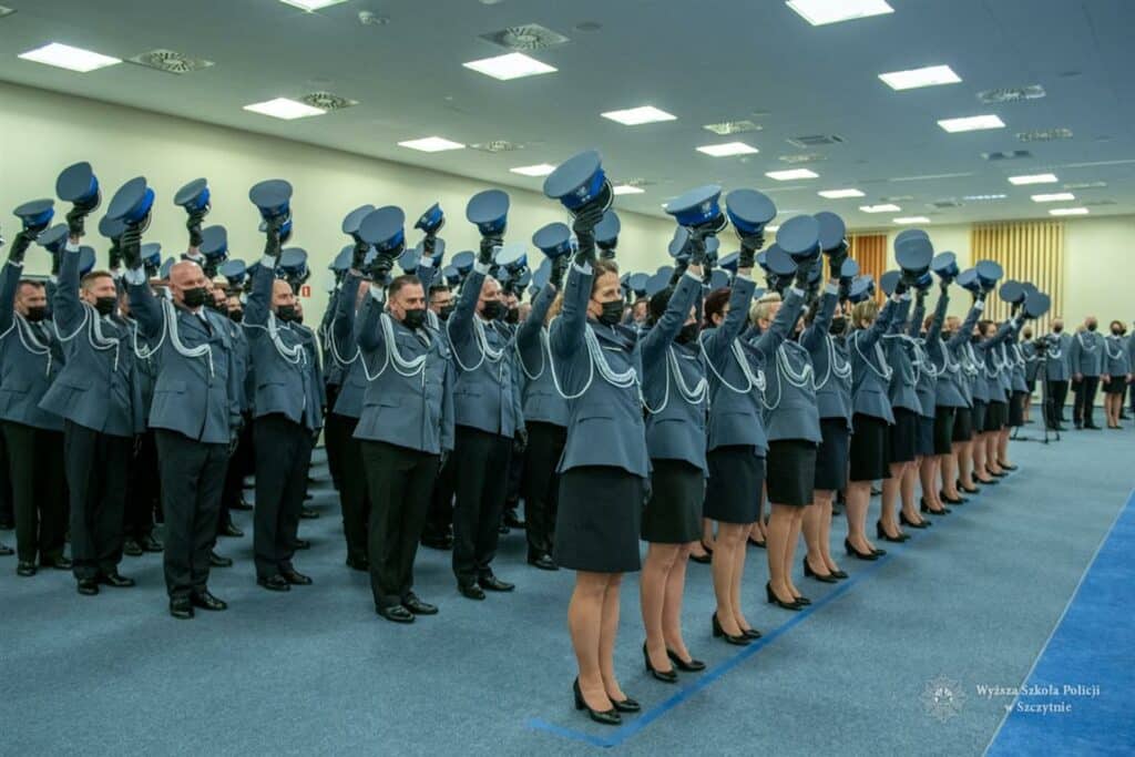 W Wyższej Szkole Policji uroczysta promocja oficerska Na sygnale Szczytno, Wiadomości