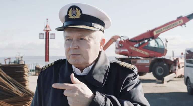 W porcie w Krynicy Morskiej wykonano główny etap konstrukcji grodzy