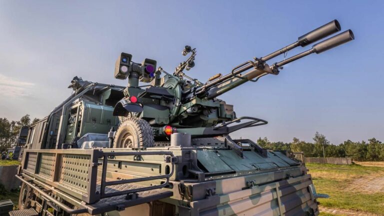 Pierwszy seryjny zestaw przeciwlotniczy Pilica przekazany wojsku