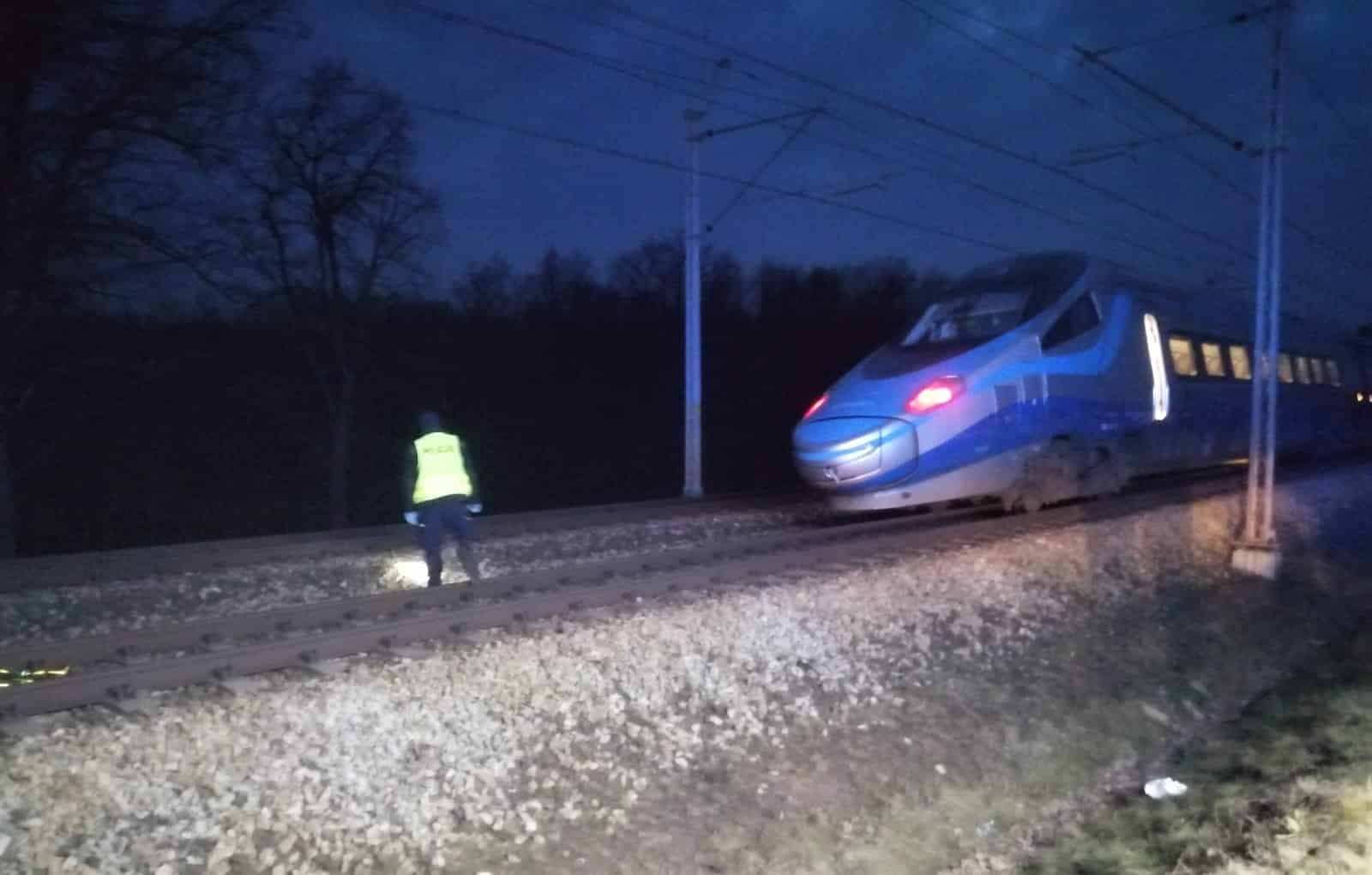 Śmierć pod kołami pociągu samobójstwo Wiadomości, Olsztyn, Wideo