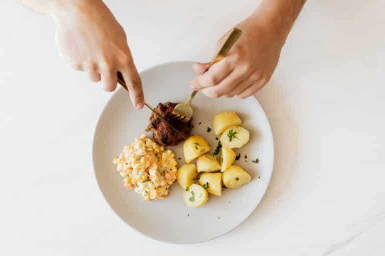 Sprawdź, ile kalorii musisz dostarczyć dziennie, żeby czuć się dobrze