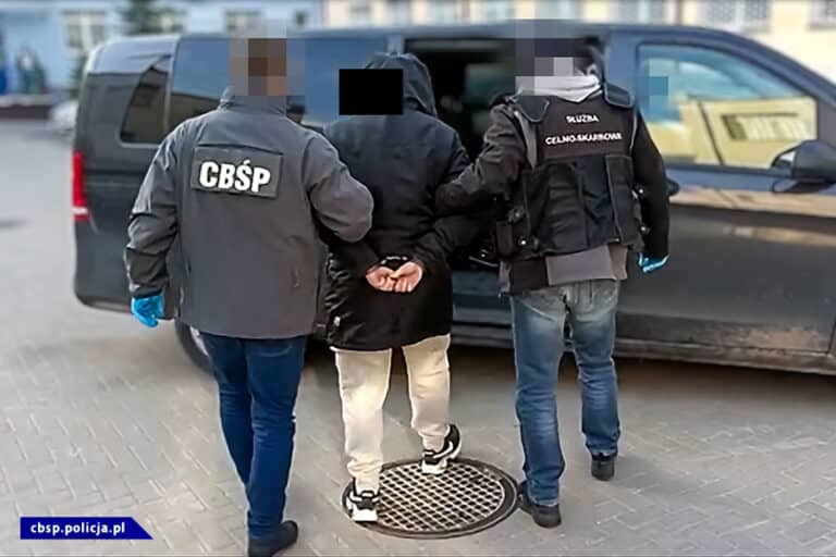 Zatrzymanie pięciu os&oacute;b w jednym z wątk&oacute;w śledztwa dot. mafii VAT-owskiej