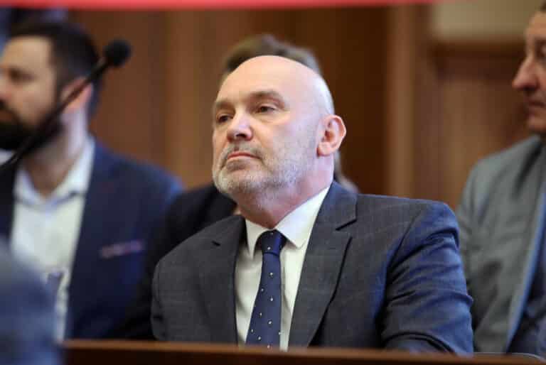 Wiceprzewodniczący rady miasta z PiS złożył rezygnację. Chciano go odwołać