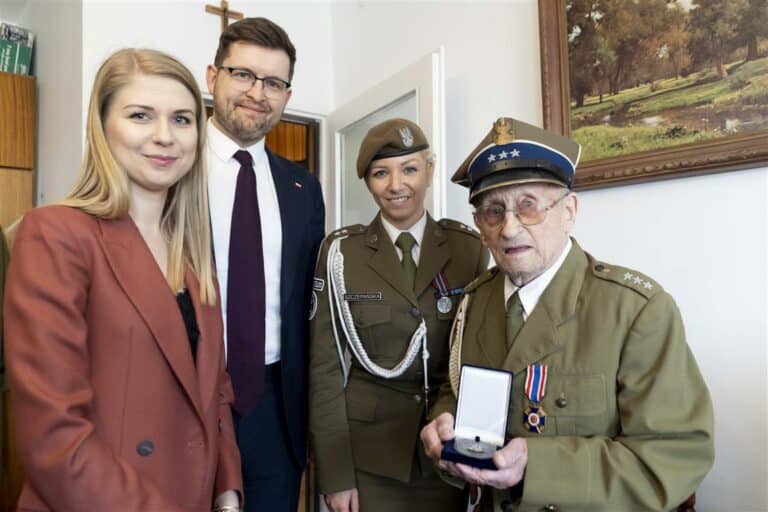 Wielkanocne wsparcie dla kombatant&oacute;w