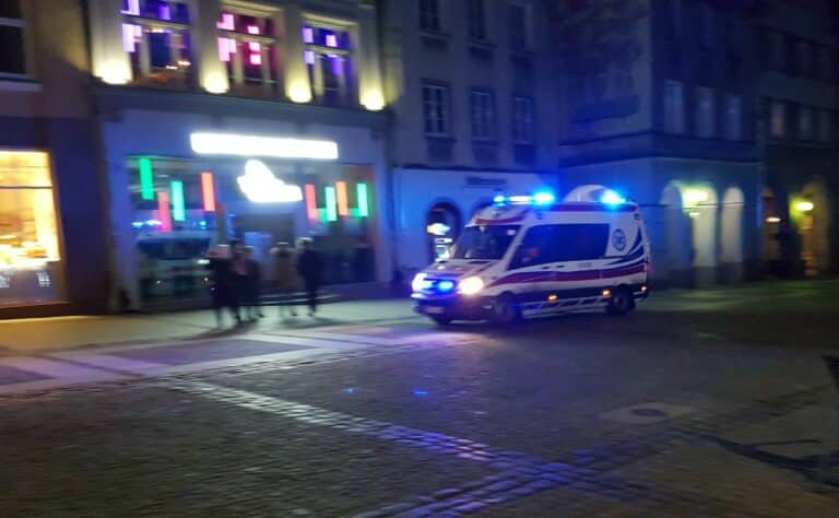 B&oacute;jka dw&oacute;ch kobiet w klubie na Starym Mieście. 43-latka dostała szklanką w twarz