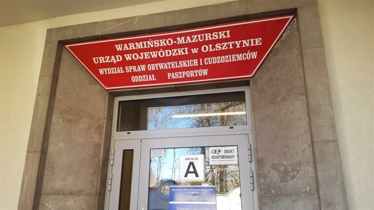 Ogromna liczba. Mieszkańcy Warmii i Mazur rzucili się do składania wniosk&oacute;w o paszport