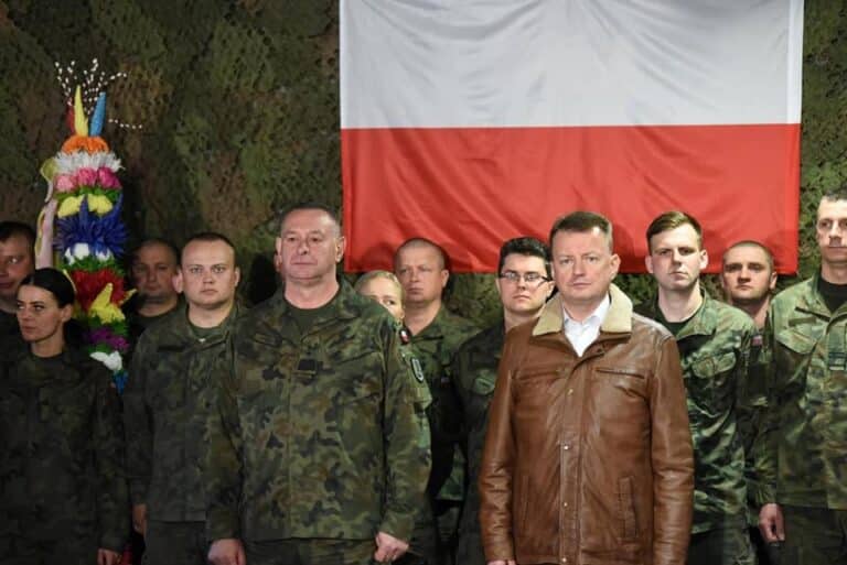 Szef MON odwiedził żołnierzy 16 Dywizji na granicy polsko-białoruskiej