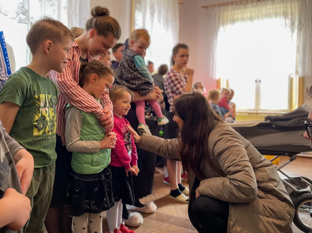 Delegacja brytyjskich parlamentarzystów odwiedziła ośrodki dla uchodźców ukraina Olsztyn, Wiadomości