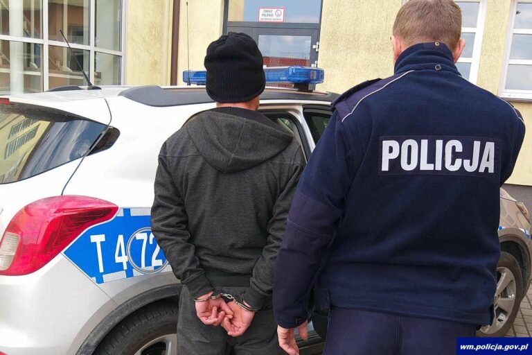 Mężczyzna tłumaczył policjantom, że na pewno nie jest poszukiwany, ponieważ nie spotkał listonosza