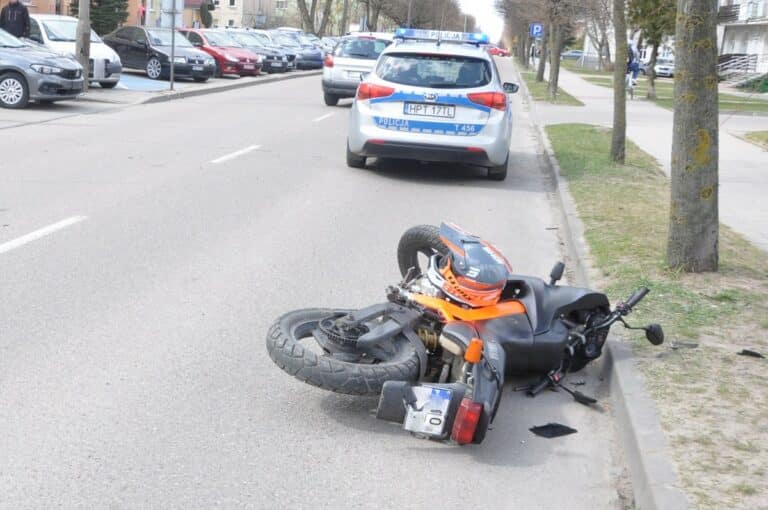 Kierujący fiatem tipo wysłał motocyklistę do szpitala