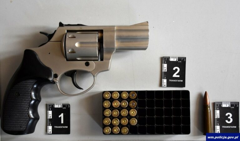 Niebezpieczny pacjent miał rewolwer. W trakcie badań w szpitalu zniszczył sprzęt medyczny