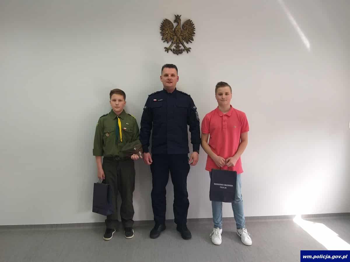 Komendant podziękował Bartłomiejowi i Mateuszowi za ich postawę obywatelską nagroda Wiadomości, Szczytno