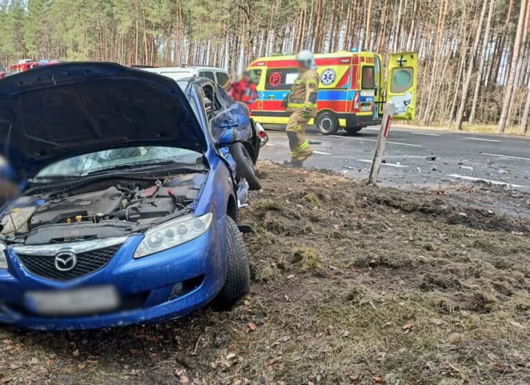 Utrudnienia na DK 16. Dwie osoby trafiły do szpitala